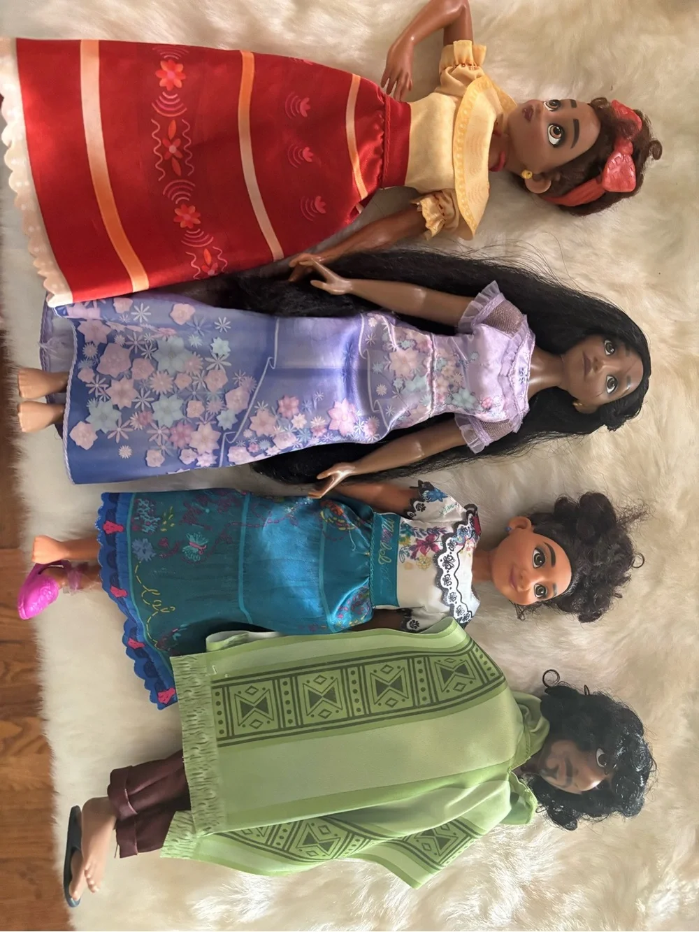 Set of 4 encanto Dolls - Playset
